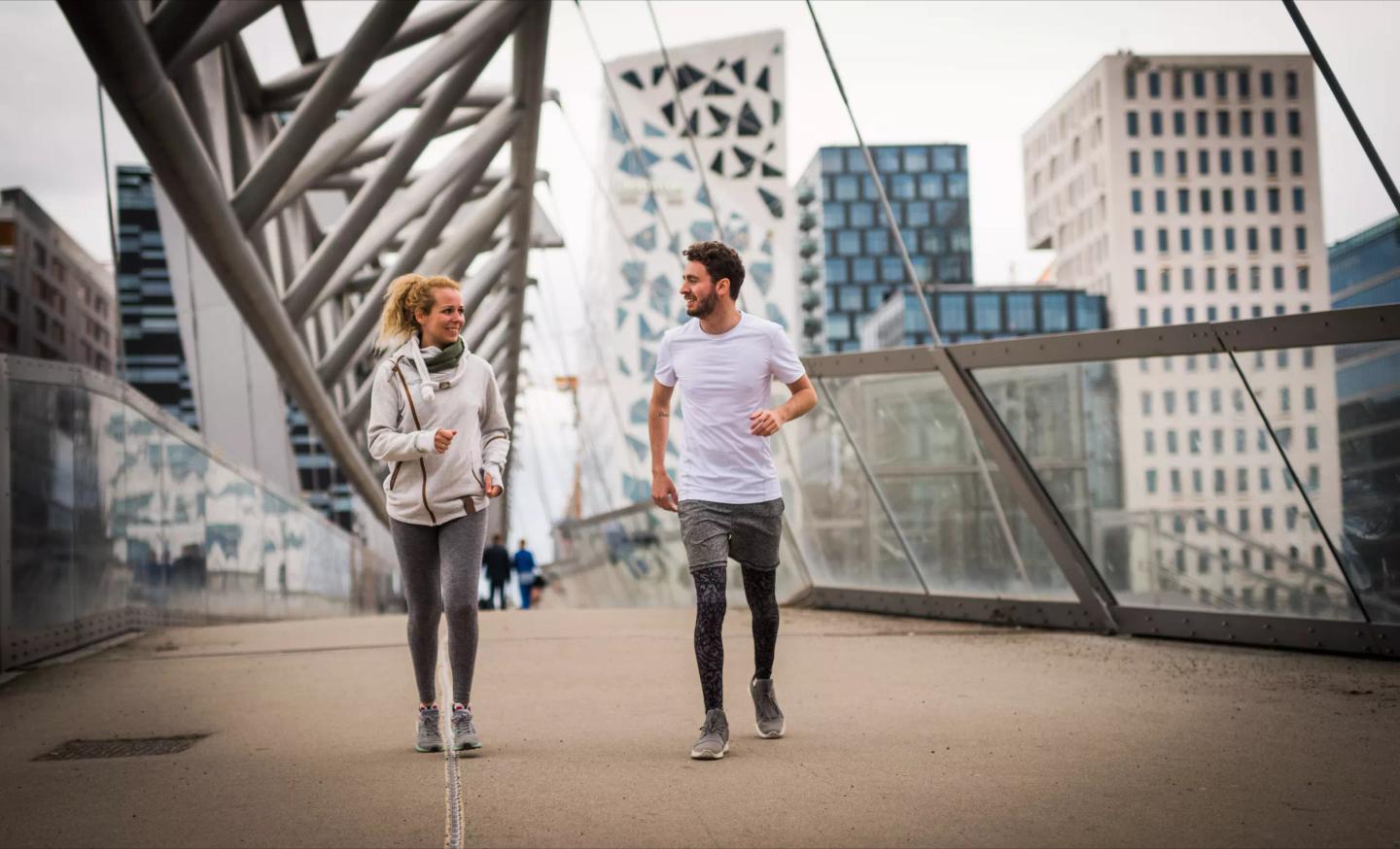 To personer på träningspass i Oslo.